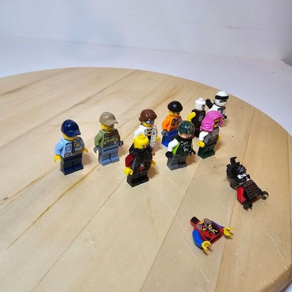 Lot Of 9 Mixed Lego Minifigures From Different Lego Sets + 2 Torsos - Picture 4 of 4
